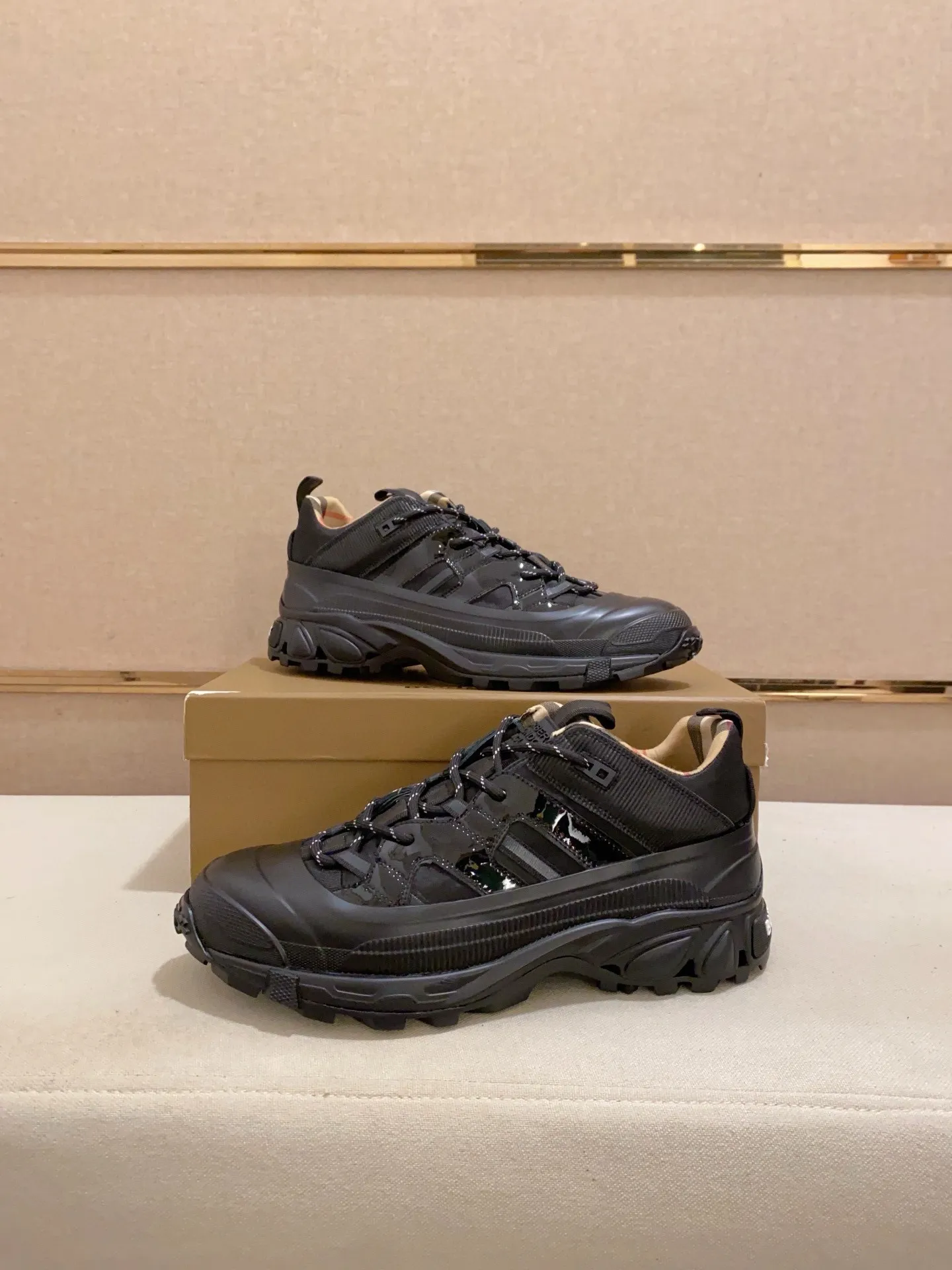 Men's shoes 💰: 640💰🇮🇹🇮🇹BURBERRY's top purchasing agents are available simultaneously at the counter. 🔍🔍Synchronized sales. Positive code number: 38-46. Italian imported cowhide, fully imported sheepskin lining, sole: original sole provided by the original factory, exclusive movable molded sole, super comfortable, original factory follow-up goods, 🔍🔍high quality, you can enter and exit the counter at will, welcome to compare